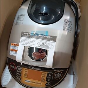 Zojirushi NP-NWC10XB 5.5-Cup Rice Cooker
